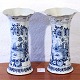 2 hollanske 
vaser i 
glaseret 
porcelæn, OBS 
div. afslag på 
kanterne