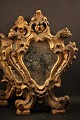 Et par 
dekorative, 
Franske 1800 
tals væg spejle 
med fin 
dekoreret ramme 
med gammel 
forgyldning ...