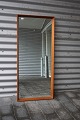 Teak spejl fra 
Aarhus 
Rammefabrik.
Spejlet måler 
højde 97 cm og 
bredde 43 cm.
Vi har mange 
...