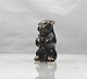 Figur i brunt 
stentøj med 
motiv af 
siddende hund 
nr. 22772. 
Design af 
Jeanne Grut
Produceret ...