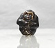 Figur i brunt 
stentøj med 
motiv af 
chimpanse nr. 
20219
Design af Knud 
Kyhn
Produceret hos 
...