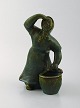 Michael 
Andersen 
keramik fra 
Bornholm.
Stor figur af 
fiskerkvinde.
Måler : 23,5 x 
16 ...
