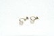 Elegante 
øreringe med 
gevind skrue og 
 perle 14 karat 
guld
Tjekket af 
guldsmed 
Varen findes 
...