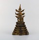 Bangkok skole. 
Stor buddha i 
patineret 
bronze. 
1800-1850.
I flot stand.
Måler: 25 x 
13,5 cm.