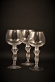Dekorative 
gamle vin glas 
fra 70/80érne i 
krystalglas med 
fod af kvinde 
som bære selve 
...