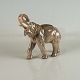 Figur i 
porcelæn med 
motiv af 
elefant med 
løftet snabel 
nr. 1113
Produceret af 
Dahl ...