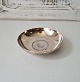 Orientalsk 
sølvskål med 
sølvmønt
Skålen er ikke 
stemplet - 
syretestet 
Højde 2 cm. 
Diameter ...