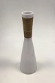 Kastrup 
Glasværk 
Opaline 
Karaffel med 
bambusbevikling 
uden prop. 
Jacob E. Bang 
1957. Måler 40 
cm
