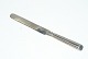 Bord kniv 
Klinge Sølv 
Gammel Riflet 
Sølv
Længde 19 cm.
Med brugsspor 
og lille bule 
på klingen