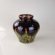 Vase i keramik 
med mørk blå og 
grøn glasur i 
abstrakt 
mønstre
Mærket K.K 324
God stand med 
...