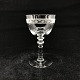 Højde 14 cm.
Brattingborg 
er tegnet af 
Jacob E. Bang. 
Han designede 
glasset for 
Holmegaard i 
...