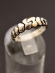 Sterling sølv 
ring størrelse 
58 med guld og 
hjerter på 
række stemplet 
SC  925s  nr. 
424625