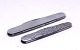 To forskellige 
lommeknive af 
925 sterling og 
830 sølv.
11/5 cm. 
Prisen er for 
den lille 
lommekniv.