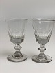 2 gamle 
Wellington 
portvinsglas / 
hedvinsglas. 
Især glasset 
til venstre på 
billedet er med 
spor ...