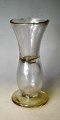 Snapse glas - 
frimurer glas, 
1800-tallet. 
Lys glasmasse 
med 
trompetformet 
bæger, luftfydt 
stilk ...