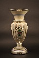 Fin , 1800 tals 
fransk vase i 
fattigmandssølv.

Vasen er 
håndmalet med 
blomster motiv 
og har en ...