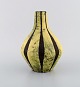 Europæisk 
studio 
keramiker. 
Unika retro 
vase i glaseret 
keramik. Sort / 
gul stribet 
design. ...