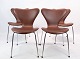 Et sæt af fire 
Syver stole, 
model 3107, 
repræsenterer 
et ikonisk 
stykke dansk 
design skabt af 
...