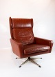 En lænestol 
polstret med 
rødbrunt 
Elegance læder, 
et tidløst 
symbol på dansk 
design fra ...