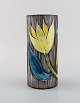 Mari Simmulson 
(1911-2000) for 
Upsala-Ekeby. 
Vase i glaseret 
keramik med 
blomsterdekoration.
 ...