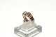 Elegant dame 
ring med røde 
sten og 
brillianter i 
14 karat guld
Stemplet 585
Str 56
Tjekket af ...