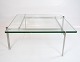 Sofabord, model 
PK61, i glas og 
rustfrit stål 
designet af 
Poul Kjærholm 
og fremstillet 
af Fritz ...