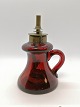 Rød håndlampe 
af glas med 
messing brænder
ca. år 1880
Højde 13cm.
