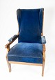 Antik armstol 
polstret med 
mørke blåt 
velour stof og 
mahogni 
designet af 
Fritz 
Henningsen. ...