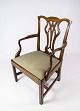 Antik armstol 
af lys mahogni 
og polstret med 
grønt uld stof 
fra 1890erne. 
Stolen er i 
flot brugt ...