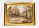 Oliemaleri med 
motiv skoven i 
efteråret og 
forgyldt ramme. 
fra 1920erne. 
43 x 56 cm.