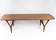 Sofabord i teak 
af dansk design 
fra 1960erne. 
Bordet er i 
flot brugt 
stand.
H - 51 cm, B - 
180 ...