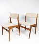 Sæt af 
spisestuestole 
i teak og 
polstret med 
lyst stof, 
designet af 
Erik Buch fra 
1960erne. ...