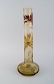 Stor antik 
Emile Gallé 
japanisme vase 
i klart 
matteret 
kunstglas. 
Overfang 
udskåret med 
motiver ...