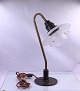 PH-bordlampe. 
Design af Poul 
Henningsen 
1894-1967. 
Bordlampe 
"Vintergækken", 
med stel og fod 
...
