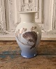Royal 
Copenhagen vase 
dekoreret med 
fisk 
No. 2435/2665, 
1. sortering
Højde 18 cm.