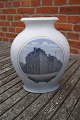 Royal 
Copenhagen 
porcelæn. 
Kongelig 
porcelæn.
Stor oval vase 
nr. 3403 i 1. 
sort. og i 
perfekt ...
