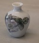 173-395 Kgl. 
Vase med frugt 
blomst 8.5 cm  
fra  Royal 
Copenhagen I 
hel og fin 
stand
