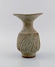 Lucie Rie (f. 
1902, d. 1995, 
østrigsk-født 
britisk 
keramiker. Stor 
modernistisk 
unika vase i 
...