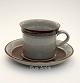 Knabstrup 
stoneware, 
Ingrid 
stentøjsstel 
grå glasur med 
brun kant. 
Designet af den 
tyske ...