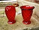 Vaser i rødt 
presset glas 
fra Fyens 
Glasværk. I 
perfekt stand. 
Ingen skader 
eller 
reparationer.  
...