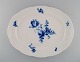 Stort Meissen 
serveringsfad i 
håndmalet 
porcelæn. 
Tidligt 
1900-tallet.
Måler: 49 x 38 
x 6 ...