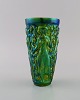 Zsolnay vase i 
glaseret 
keramik 
modelleret med 
kvinder der 
plukker druer. 
Smuk 
lustreglasur. 
...