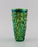 Zsolnay vase i 
glaseret 
keramik 
modelleret med 
kvinder der 
plukker druer. 
Smuk 
lustreglasur. 
...