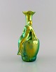 Zsolnay art 
nouveau vase i 
glaseret 
keramik 
modelleret med 
siddende 
kvinde. Smuk 
lustreglasur. 
...