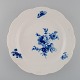 Stort rundt 
Meissen fad i 
håndmalet 
porcelæn. 
Sommerfugl og 
blå blomster. 
Sent 
1800-tallet. 
...