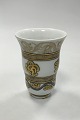 Bing og 
Grøndahl Art 
Nouveau vase 
med 
gulddekoration. 
Signeret af Jo 
Hahn Locher No 
630. Måler ...