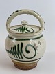 Lille hvid og 
grøn 
barselspotte i 
keramik med 
låg. 19. / 20. 
århundrede.
Højde: Cirka 
14,50 ...