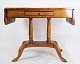 Empire-
spisebordet, et 
antikt stykke 
med indviklet 
intarsia-
arbejde, 
fremstillet af 
birketræ og ...