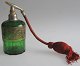 Tysk parfume 
forstøver, 
ca.1900. I 
grønt slebet 
glas med 
graveringer i 
form af 
bladværk og ...