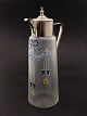 Vinkande 
matteret glas 
med art nouveau 
emalje 
dekorationer  
H. 30 cm. emne 
nr. 488264
Lager:1